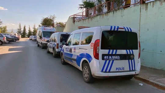 Yakınları tarafından evinde ölü bulundu
