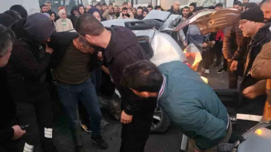 Yalova İzmit yolunda 5 araçlı zincirleme kaza: 4 yaralı
