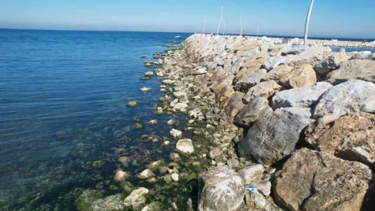 Deniz suyu 5 metre çekildi