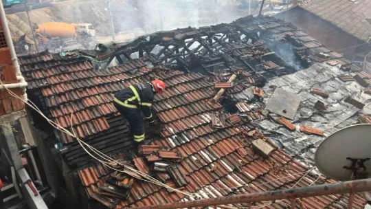 Yangın faciası: Baba ve oğlunun evleri küle döndü