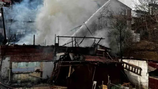 Yangın faciası: Baba ve oğlunun evleri küle döndü