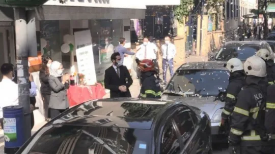 Yangın ihbarına çıktılar, pastayla karşılandılar