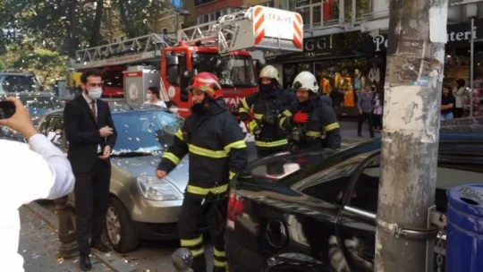 Yangın ihbarına çıktılar, pastayla karşılandılar