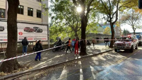 Yangın sebebiyle yol kapanınca vatandaşlar durakta kaldı!
