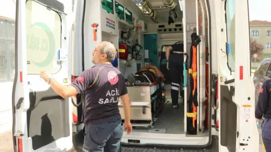 Metrelerce yükseklikteki merdivenlerden yere çakıldılar
