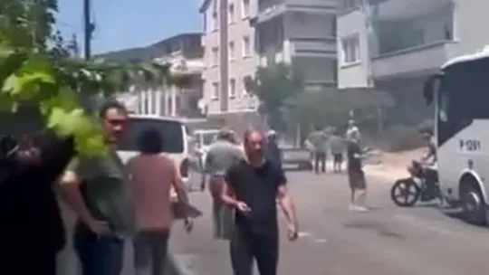Yangın vatandaşları sokağa döktü