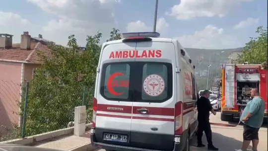 Yangında mahsur kalan 4 kişi itfaiye ekipleri tarafından kurtarıldı