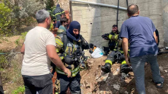 Yangında mahsur kalan 4 kişi itfaiye ekipleri tarafından kurtarıldı