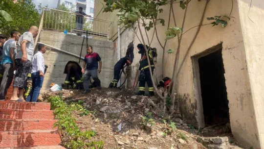 Yangında mahsur kalan 4 kişi itfaiye ekipleri tarafından kurtarıldı