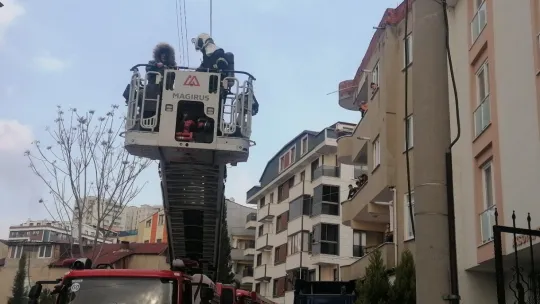 Yangında mahsur kalan özel birey kurtarıldı