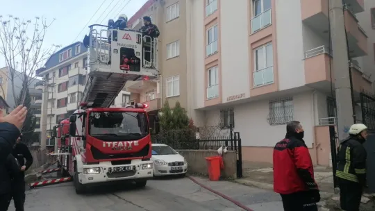 Yangında mahsur kalan özel birey kurtarıldı