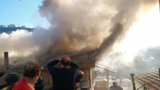 Hayvanları yangında telef oldu: Gözyaşlarına boğuldu