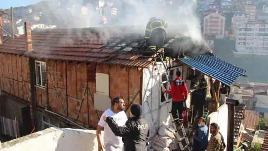 Hayvanları yangında telef oldu: Gözyaşlarına boğuldu