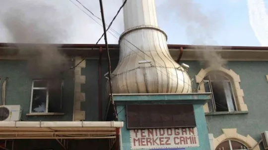 Yangından hasar gören cami büyükşehir tarafından onarılacak