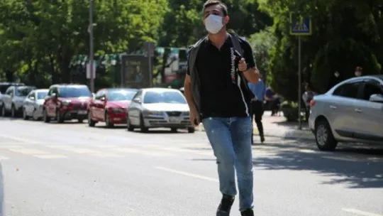 Yanlış okula giden öğrenciyi sınava polis memuru koşarak yetiştirdi