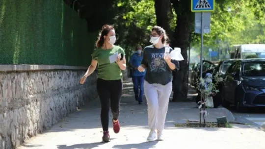 Yanlış okula giden öğrenciyi sınava polis memuru koşarak yetiştirdi