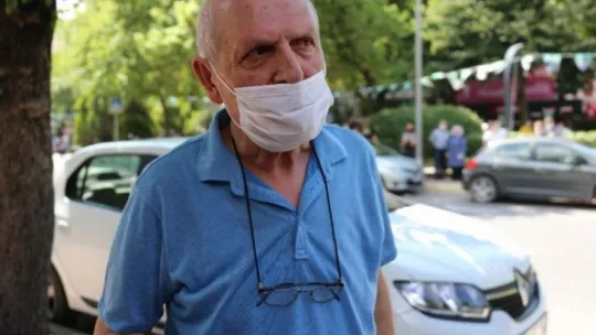 Yanlış okula giden öğrenciyi sınava polis memuru koşarak yetiştirdi