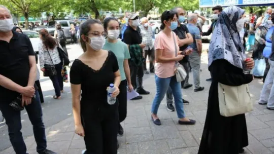 Yanlış okula giden öğrenciyi sınava polis memuru koşarak yetiştirdi
