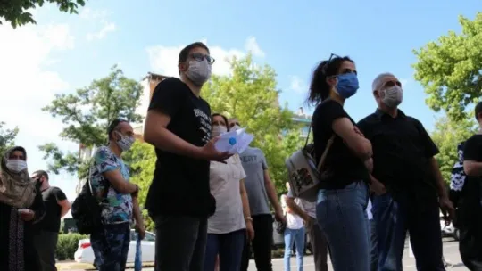 Yanlış okula giden öğrenciyi sınava polis memuru koşarak yetiştirdi