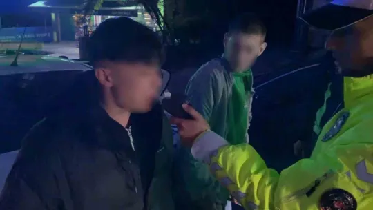 Yaralı arkadaşını bırakıp kaçtığı kaza yerine geldi
