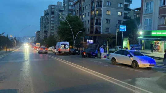 Yaralı arkadaşını bırakıp kaçtığı kaza yerine geldi