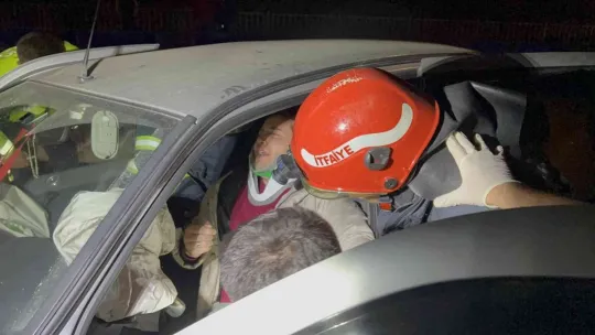 Yaralı sürücü sedyede hüngür hüngür ağladı