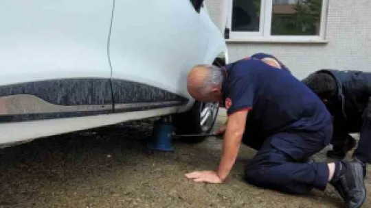 Motor kısmına girdi itfaiye ekiplerini terletti