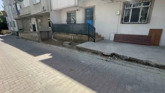 Yardım istedi, az kalsın otomobilinden oluyordu
