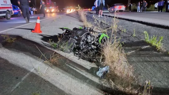 Karasu'da yarış yaparken motosikletler paramparça oldu: 1 ölü