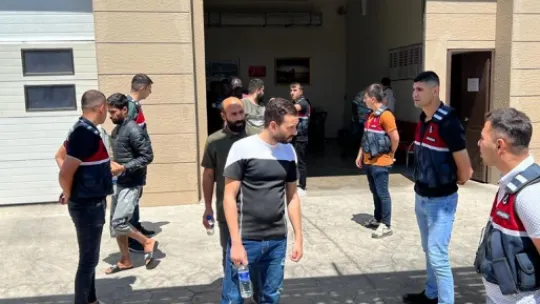 12 göçmen sınır dışı edildi