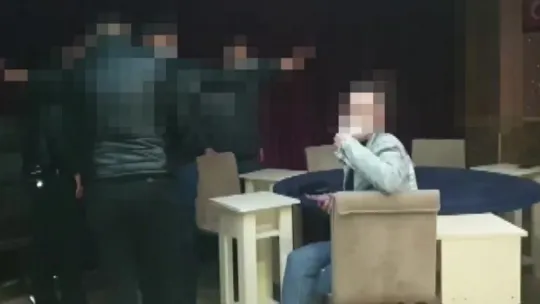 Yasaklara rağmen kumar oynayan şahıslara polis baskını!