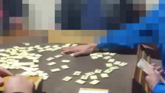 Yasaklara rağmen kumar oynayan şahıslara polis baskını!