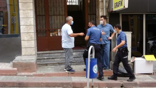 Yaşlı adam evinde ölü bulundu