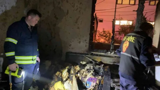 Yaşlı adam ısınmak isterken canından oluyordu
