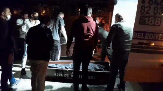 Yaşlı adam takla atan aracında can verdi!