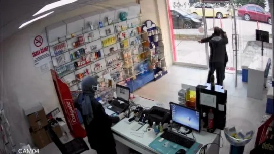 Yaşlı adama saldıran eczane teknisyeni hakkında Eczacılar Odası'ndan soruşturma