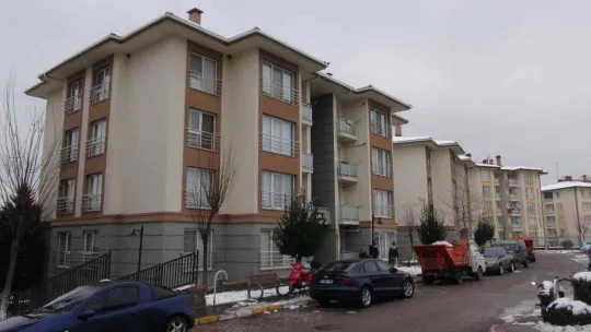 Yaşlı adamın evinden tonlarca çöp çıktı