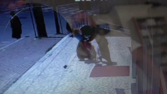 Yaşlı kadın hırsızı böyle avladı