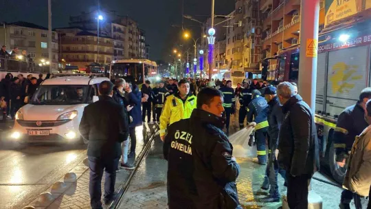 Yaşlı kadın yolun karşısına geçmek isterken tramvayın altında kaldı