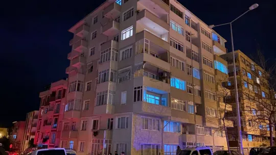Yaşlı yatalak çifti yangın ayırdı