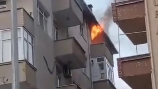 Yaşlı yatalak çifti yangın ayırdı