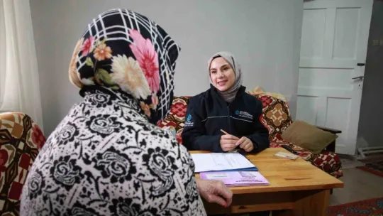 Yaşlıların ulaşım kartları evlerine geliyor