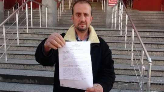 Yavru köpeklerini sopayla dövmüşler!