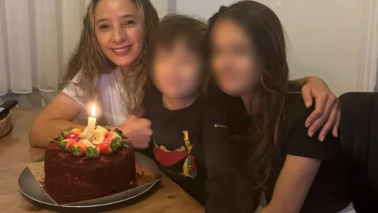 Yaya geçidinde otomobilin çarptığı kadın yaşam mücadelesi veriyor