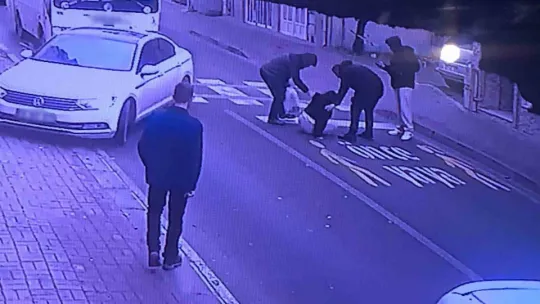 Yaya geçidinde yayaya aracın çarptı