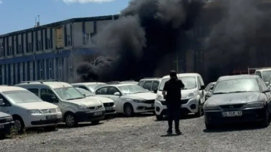 Yediemin otoparkında 10 araç alevlere teslim oldu