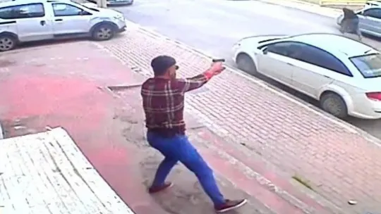 Yediği tokat sonrası kurşun yağdırdı: 1 yaralı