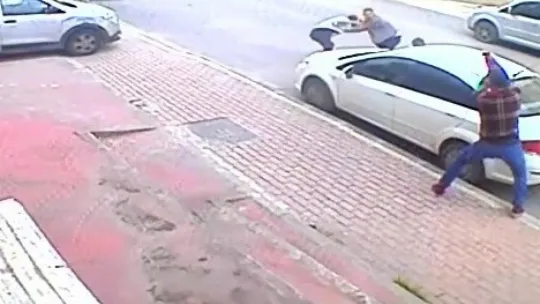 Yediği tokat sonrası kurşun yağdırdı: 1 yaralı