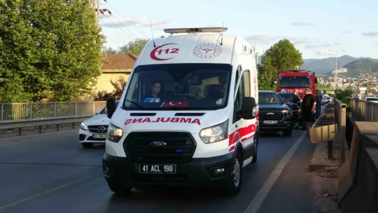 Yeni alınan araca kamyon çarptı: 1 yaralı