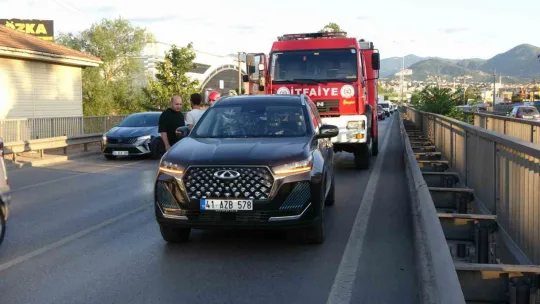 Yeni alınan araca kamyon çarptı: 1 yaralı